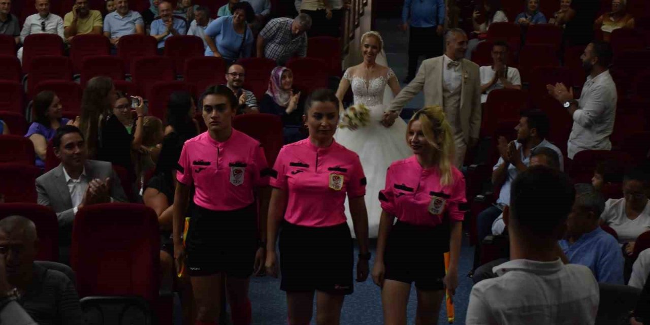 Böyle olur hakemlerin nikahı