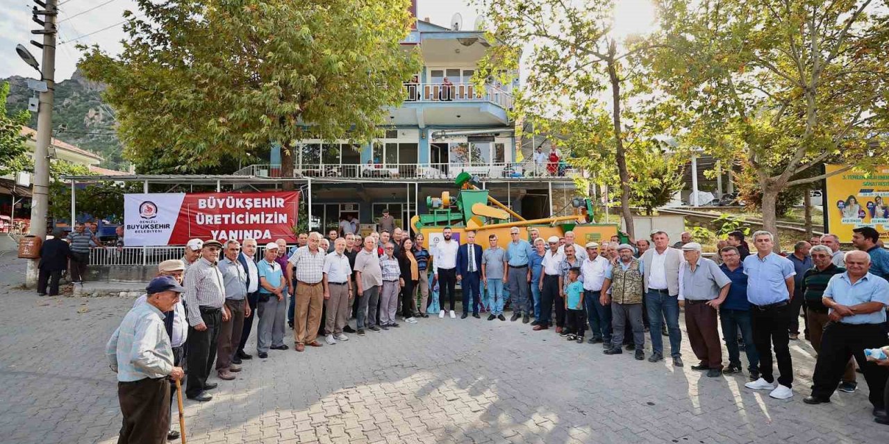 Bozkurtlu çiftçilere tohum eleme makinesi ve katı gübre dağıtma römorku hibe edildi