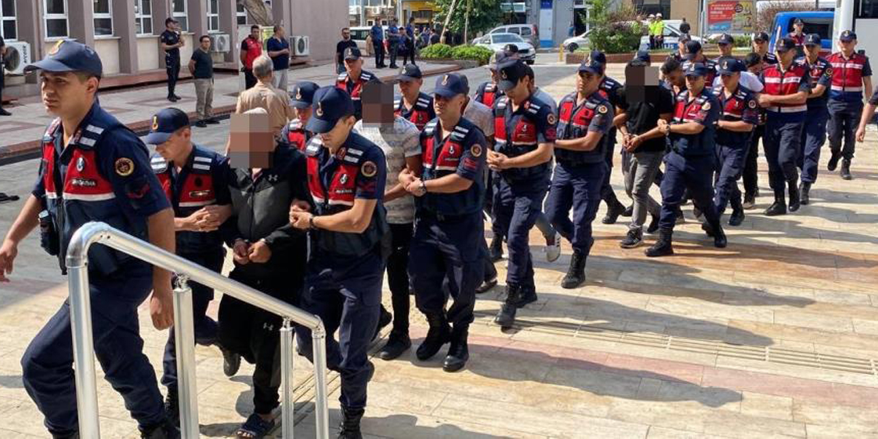 Polisin bıçaklanması olayı ile ilgili gözaltına alınan 8 şüpheli adliyeye sevk edildi