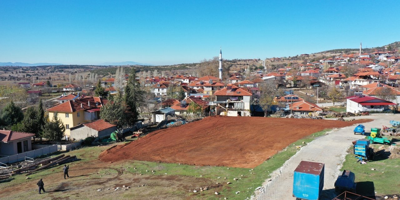 Güzelpınar halı sahası hizmete açıldı