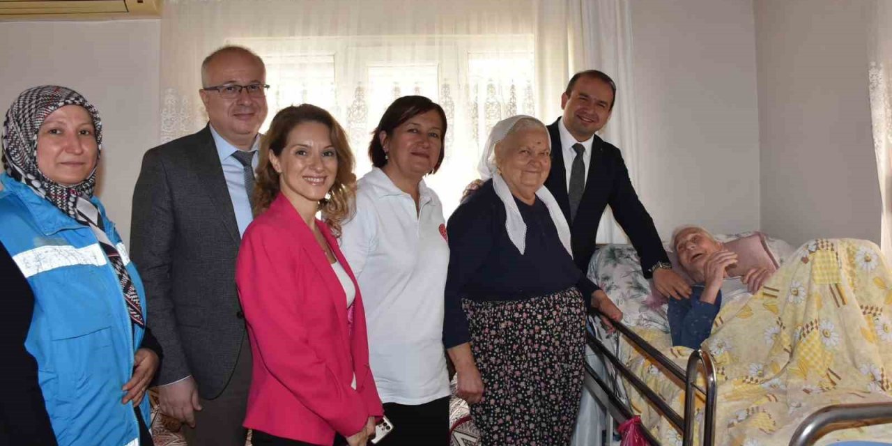 Aydın İl Sağlık Müdürü Şenkul yaşlıları unutmadı