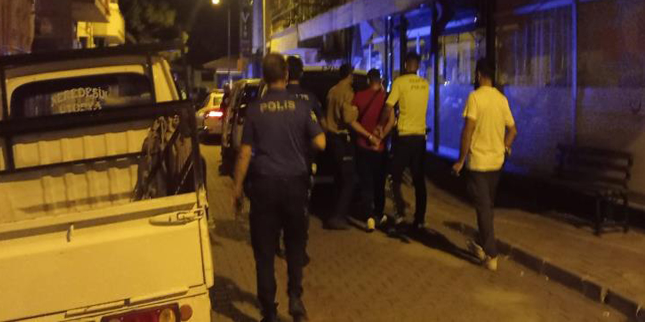 Polis ekiplerinden kaçarken mahalleyi ayağa kaldırdı