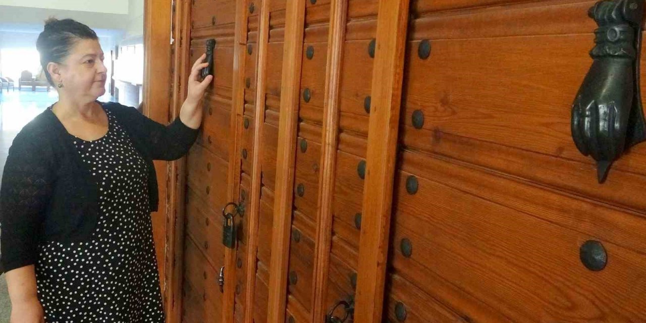 Tarihi kapı tokmakları yok oluyor