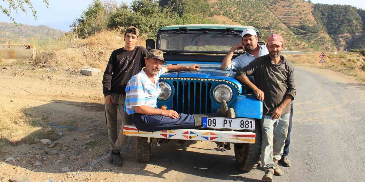 Aydın çiftçisi, yarım asırlık yeşil ciplerden vazgeçemiyor