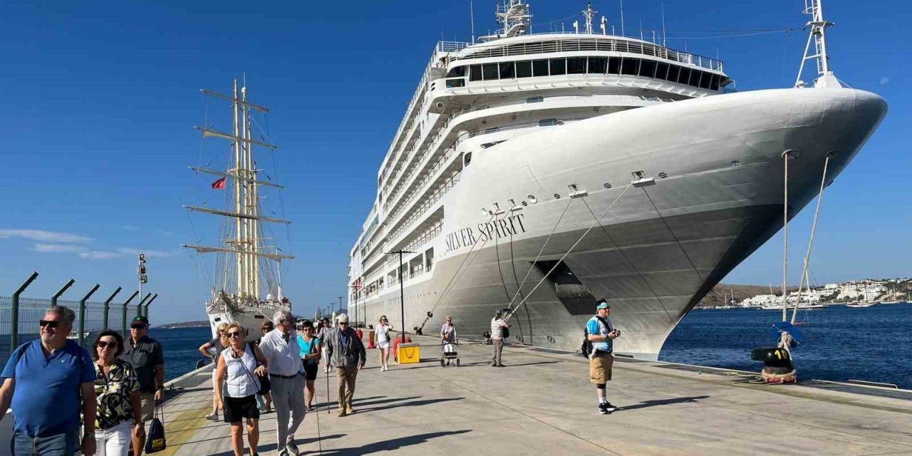 Bodrum’a 2 gemi ile 717 turist geldi