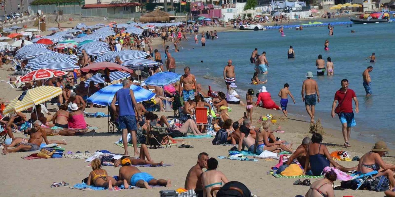 Didim’de Ekim ayında deniz keyfi sürüyor