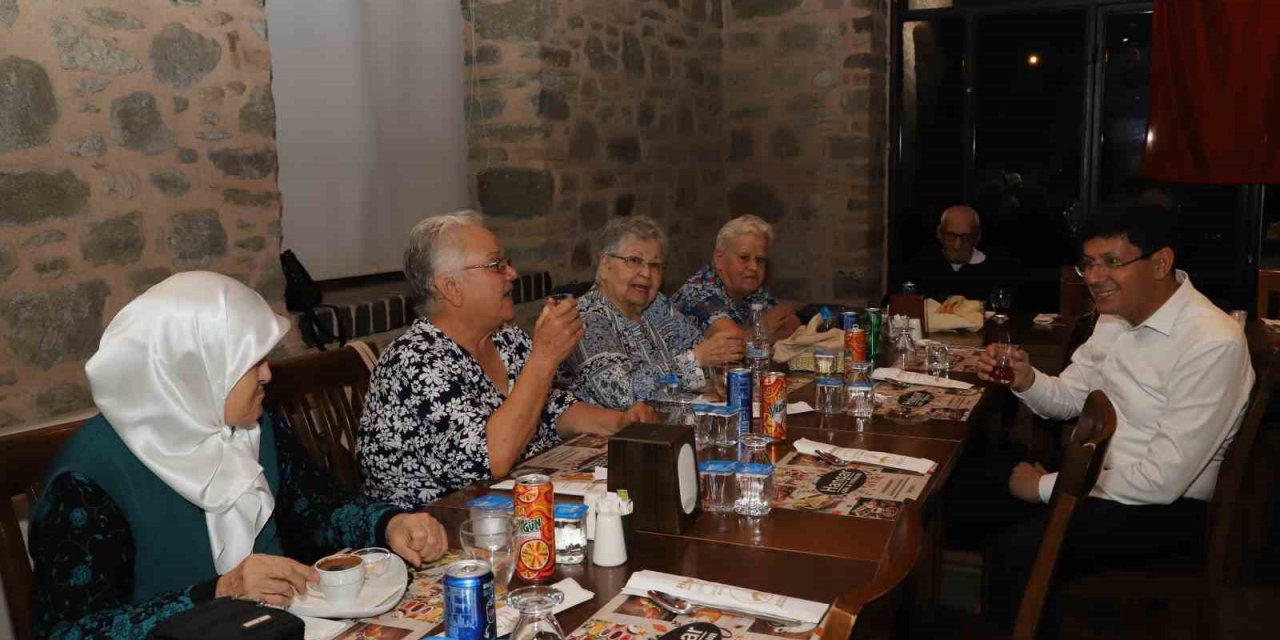 Başkan Özcan, yaşlıları ağırladı