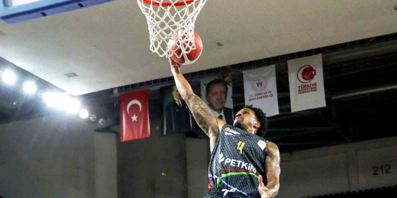 Petkimsporlu David Efianayi, haftanın 5’ine seçildi