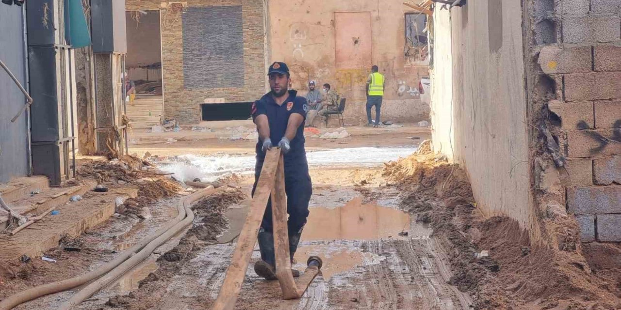 Manisa İtfaiyesi Libya’da yara sarma çalışmalarını sürdürüyor