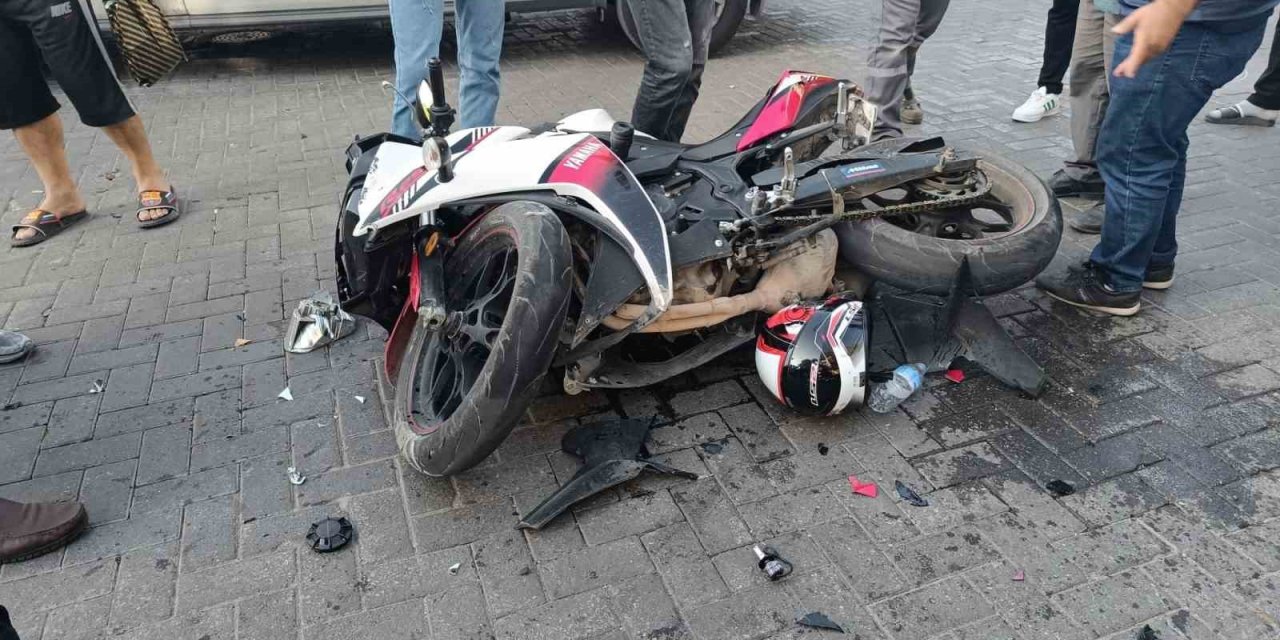 Turgutlu’da motosiklet ile minibüs çarpıştı: 1 yaralı