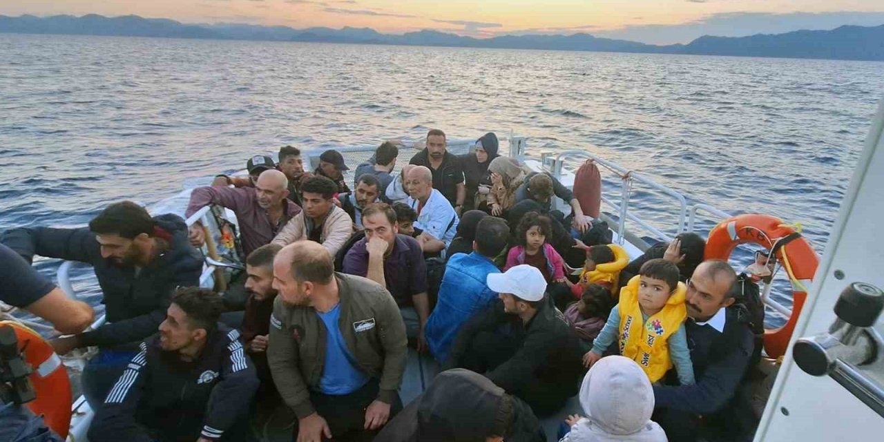 Marmaris’te 49 düzensiz göçmen kurtarıldı