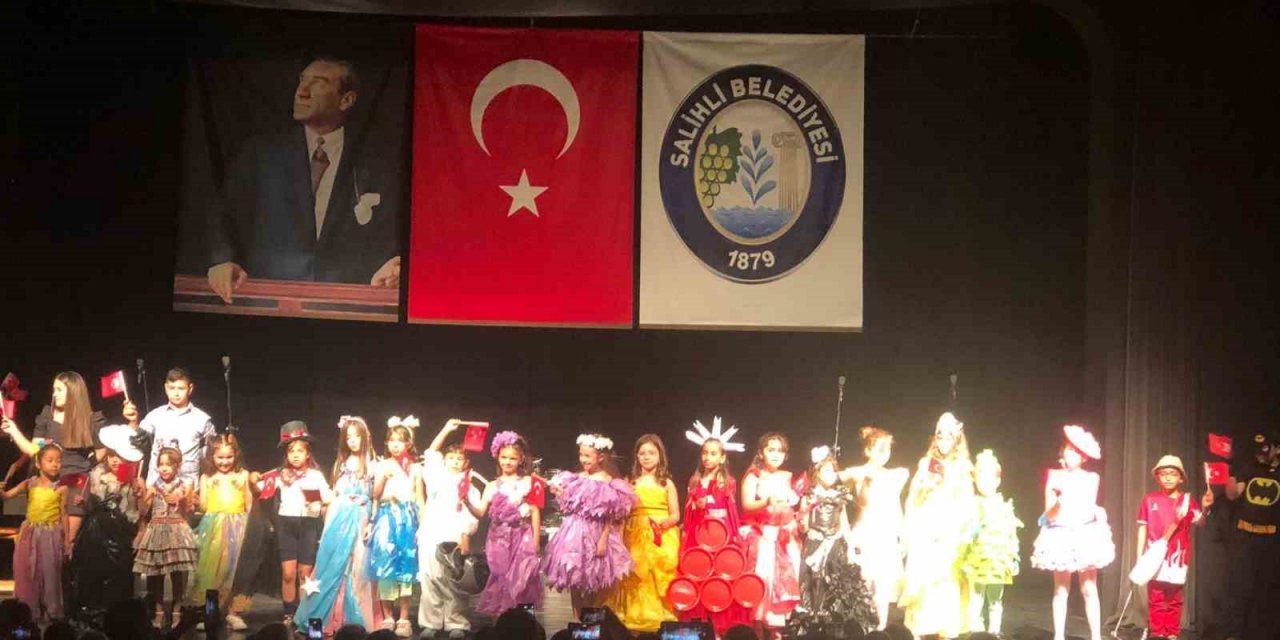 Salihli’de çocuklar gönüllerince eğlendi