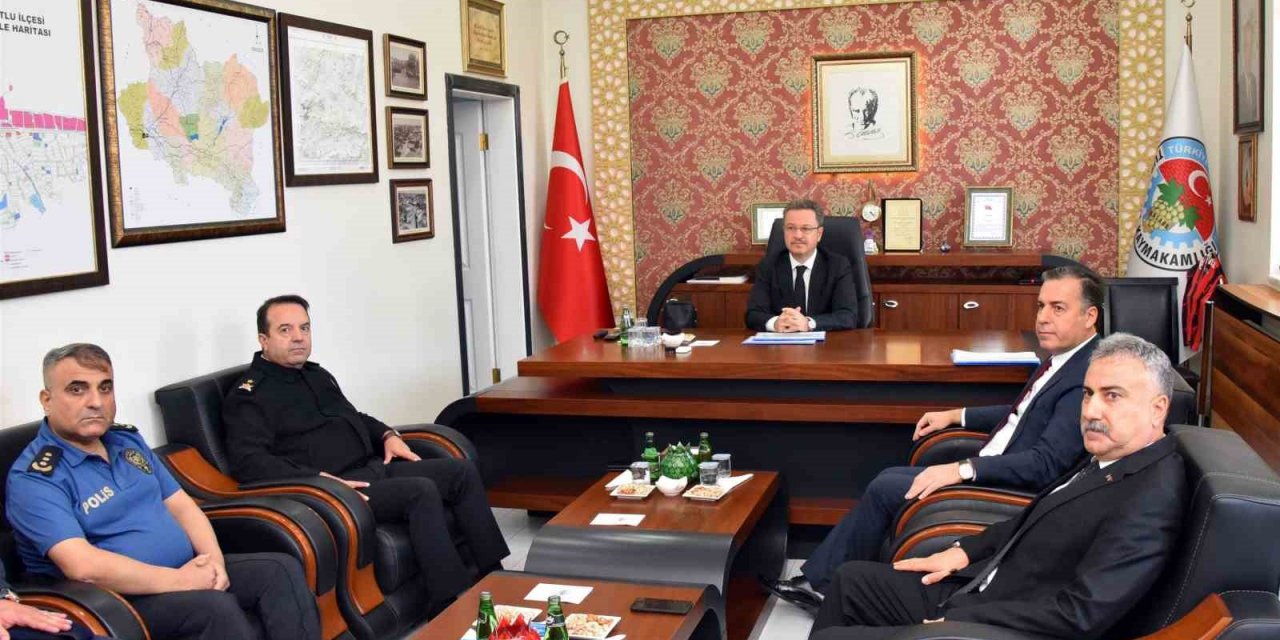 Vali Ünlü, Turgutlu ve Ahmetli ilçelerinde incelemelerde bulundu