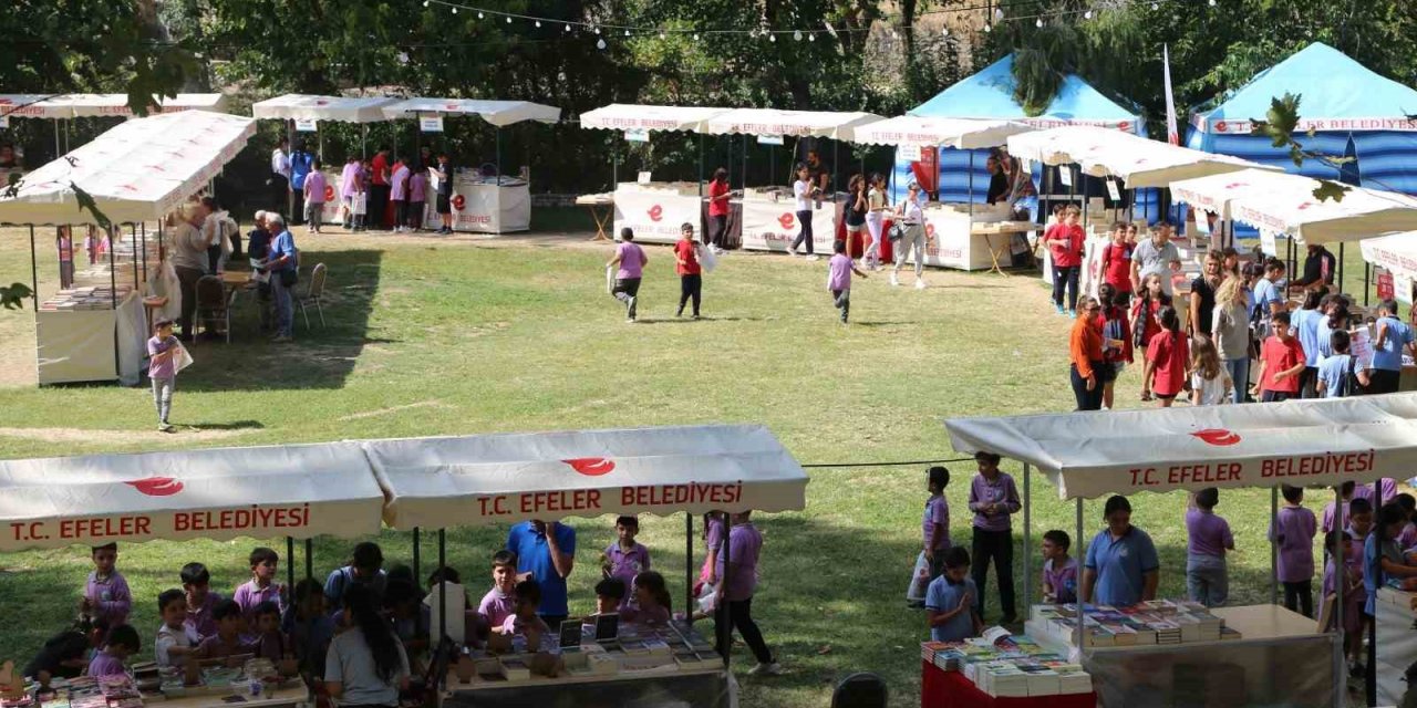 Efeler’de edebiyat yolculuğu sürüyor