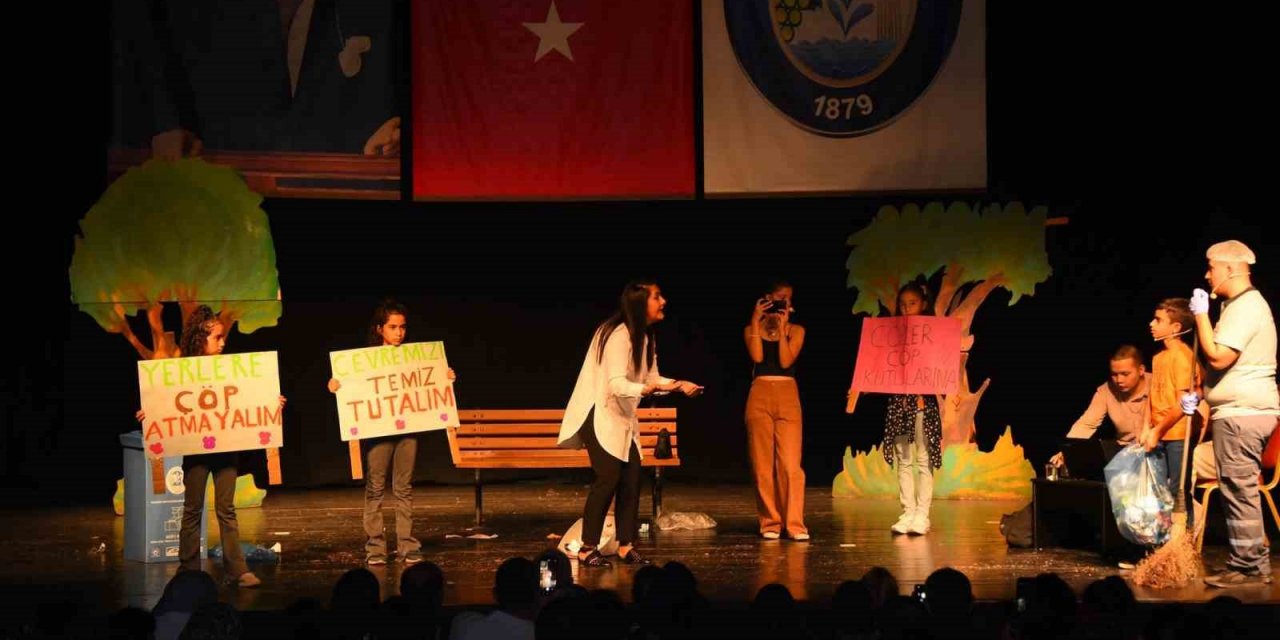 Çocuklara tiyatro oyunuyla çevre temizliği anlatıldı