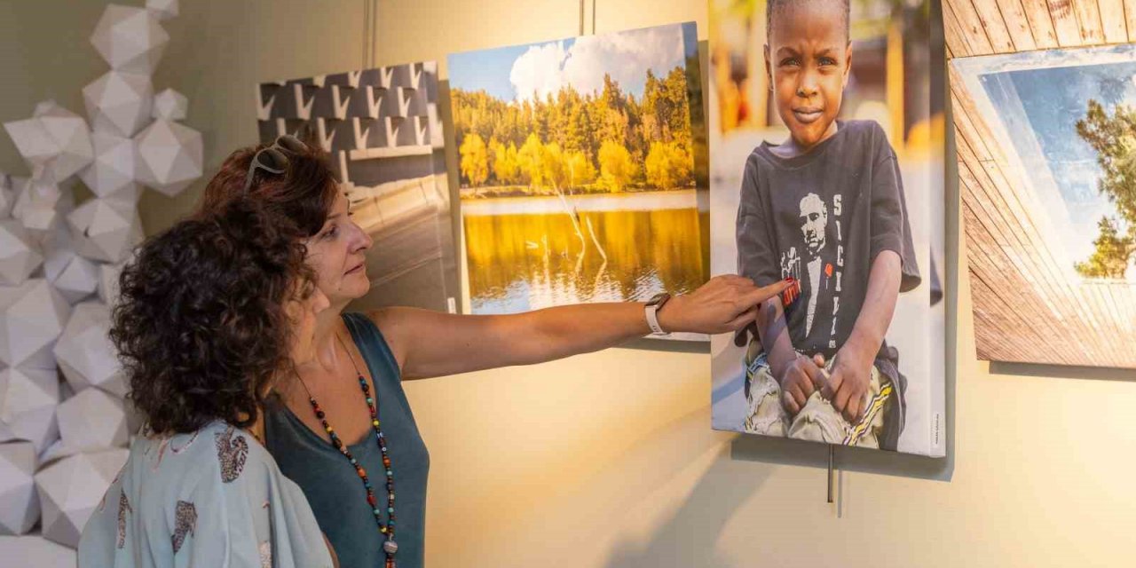 “Cumhuriyet’in 100. yılında 100 Fotoğrafçıdan 100 Fotoğraf” adlı sergiye yoğun ilgi