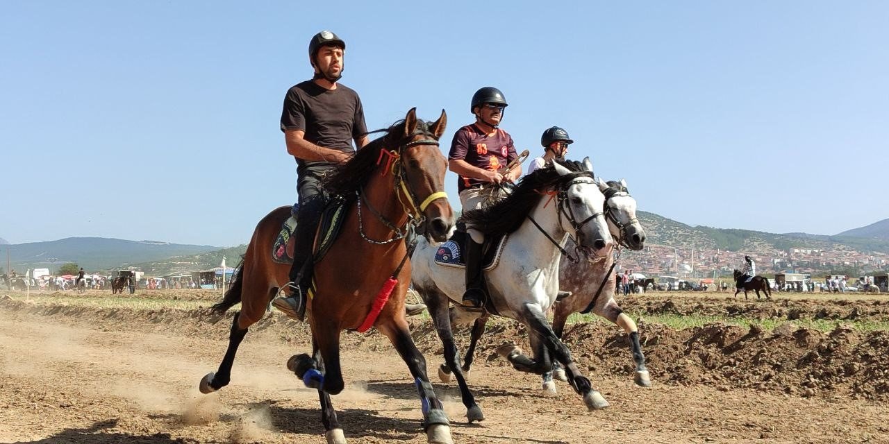 Rahvan atlar Cumhuriyetin 100. yaşı için koştu