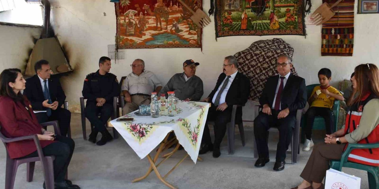 Kaymakam Sağlam, Kıbrıs gazisini evinde ziyaret etti