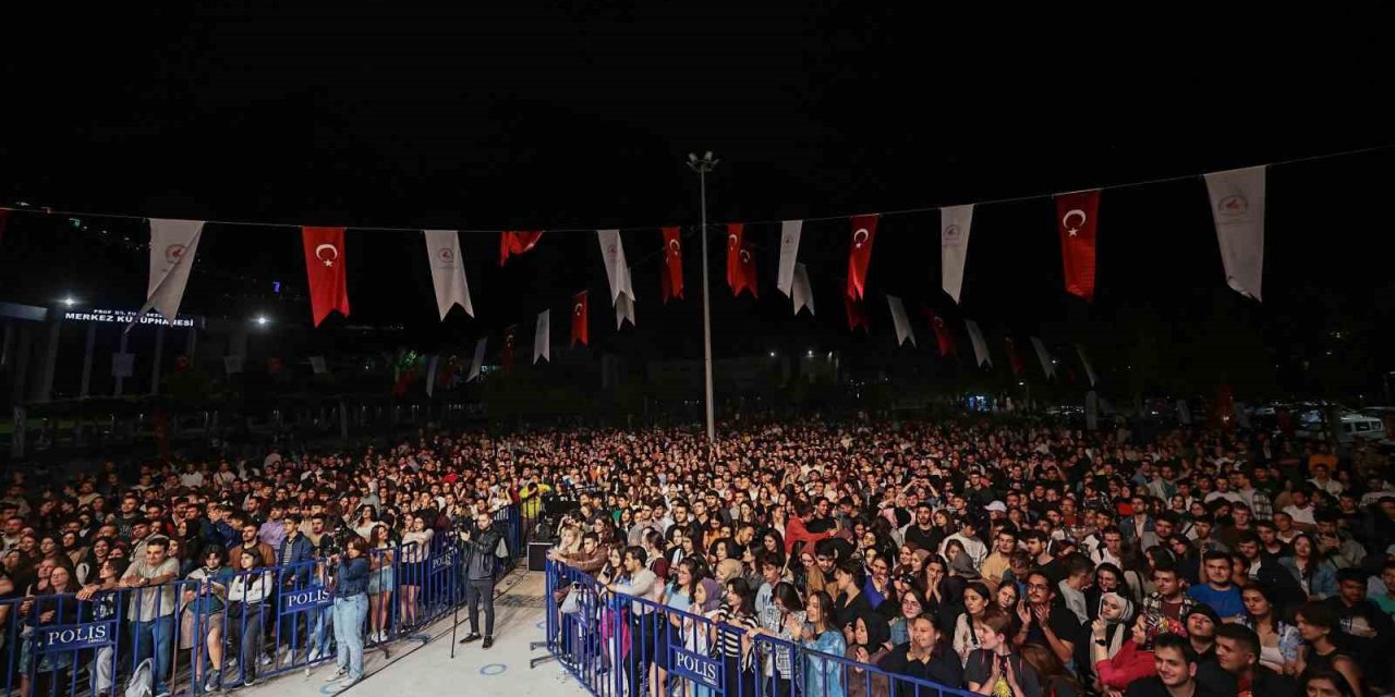 Büyükşehir Gençlik Festivali renkli görüntülerle sona erdi