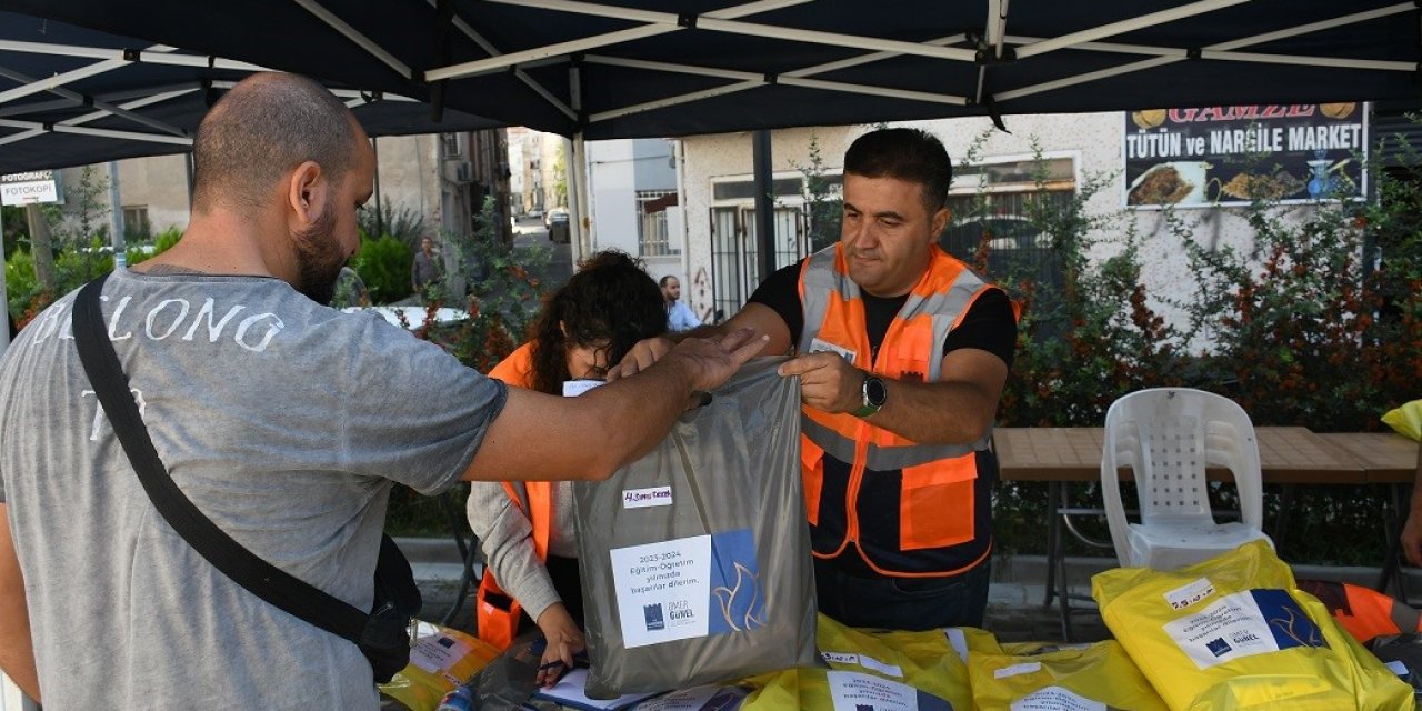 Kuşadası Belediyesi’nden 911 öğrenciye kırtasiye desteği