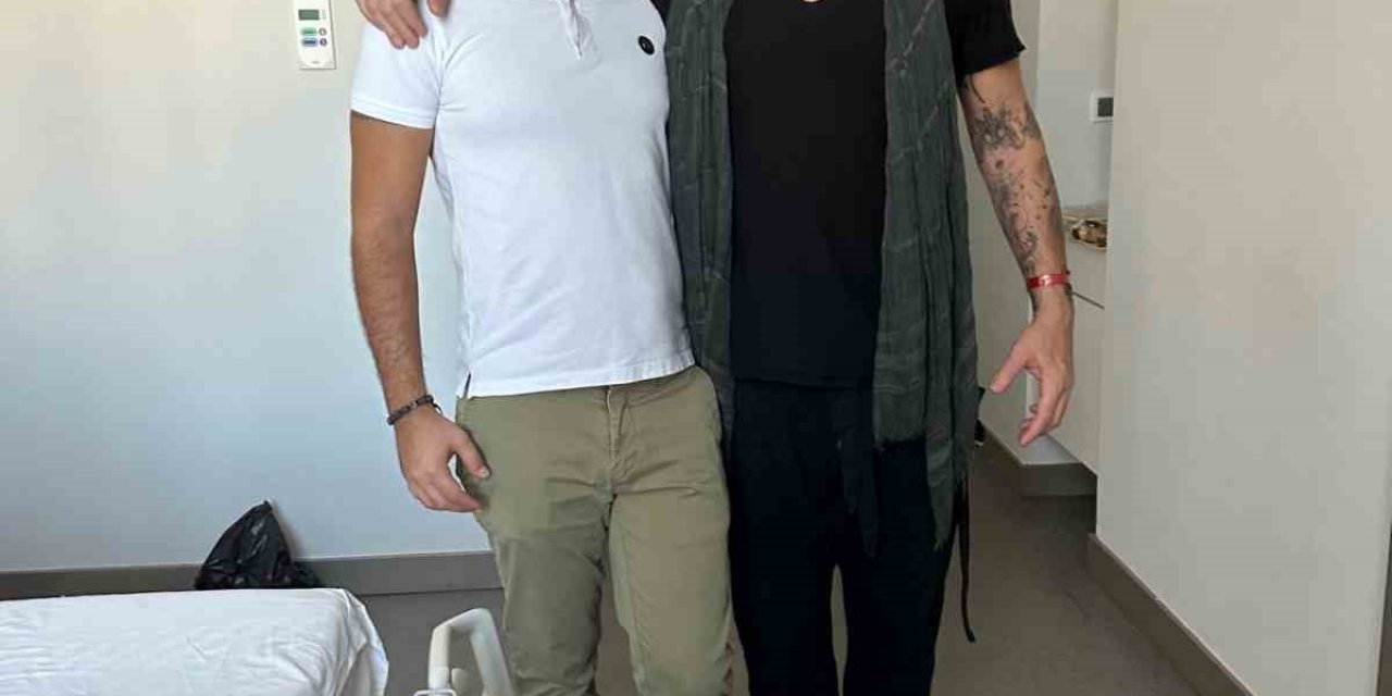 Ünlü Şaman, bel fıtığı ameliyatı olmak için İzmir’e geldi