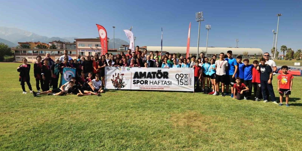 Denizli’de Gençlik Koşusu yapıldı