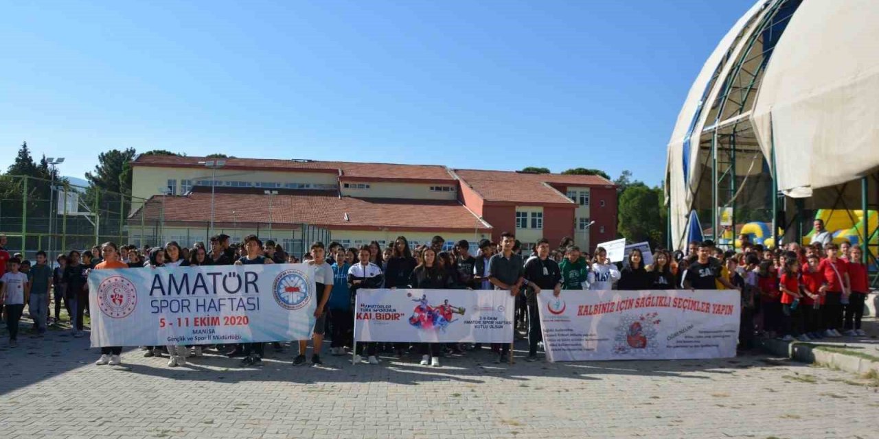 Selendi’de vatandaşlar spor için buluştu