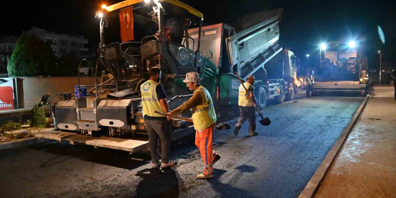 Manisa’da gece gündüz asfalt mesaisi