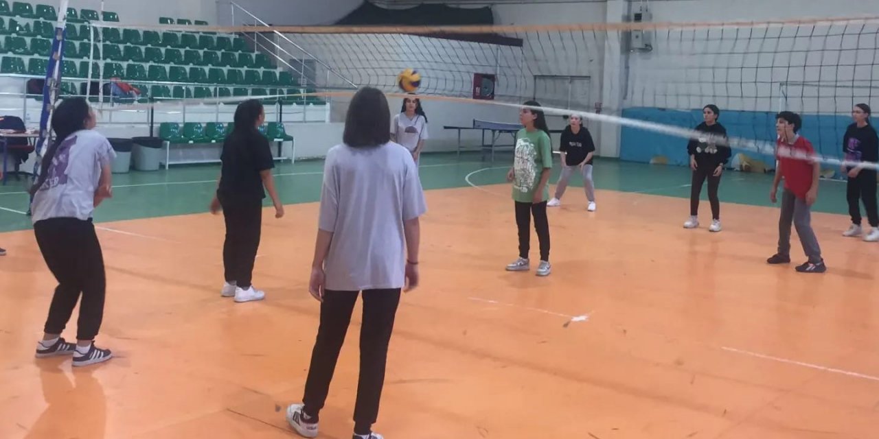 Sarıgöl’de voleybol kursu açıldı
