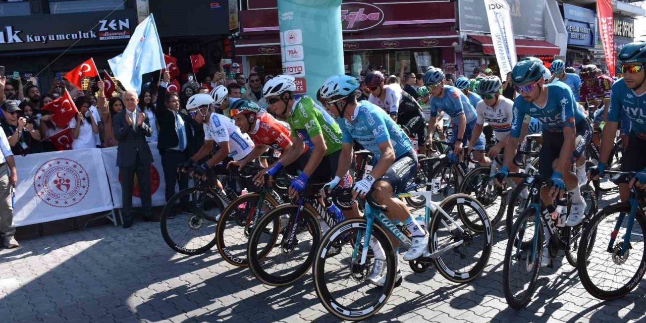 58. Cumhurbaşkanlığı Bisiklet Turu’nun Marmaris-Yalıkavak etap startı verildi