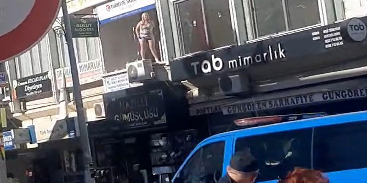 Dün araçların önüne yattı, bugün soyunup balkona çıktı