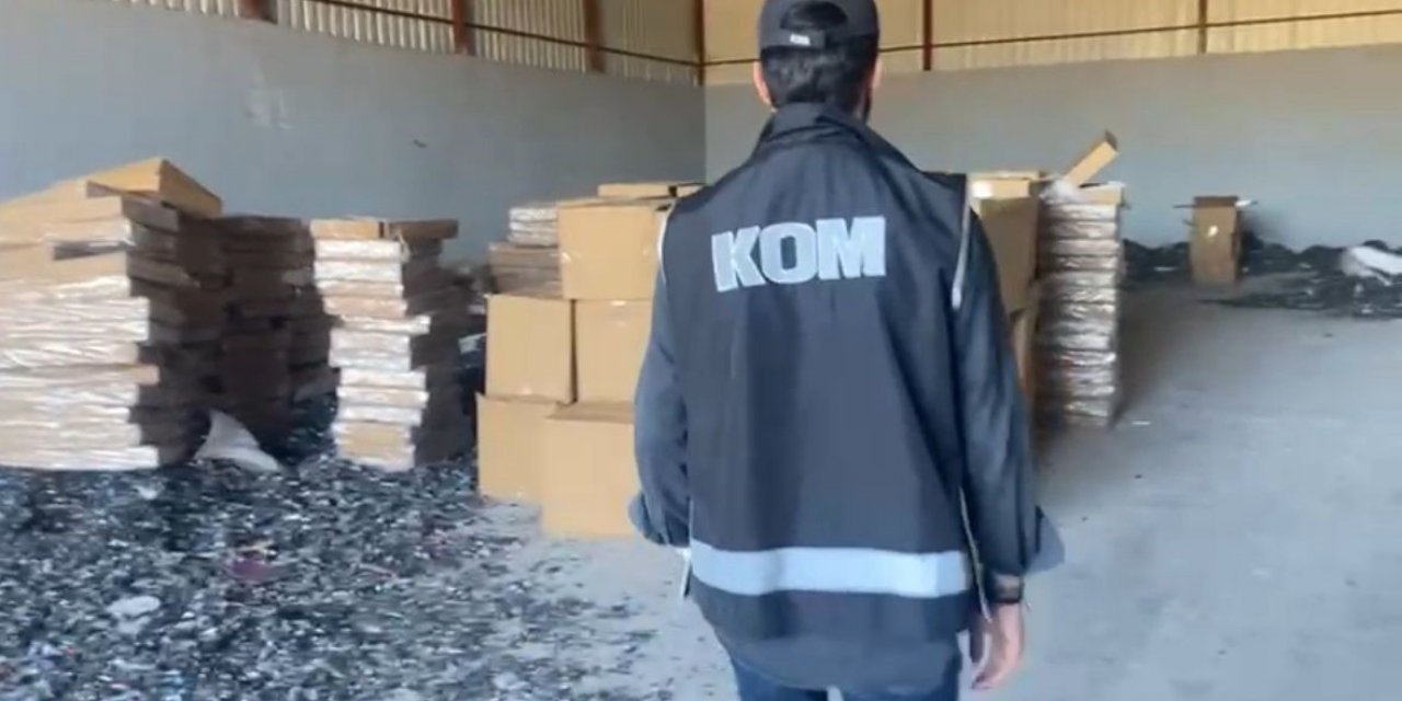 İzmir’de kaçakçılara baskın: 2 milyonu aşkın makaron ele geçirildi