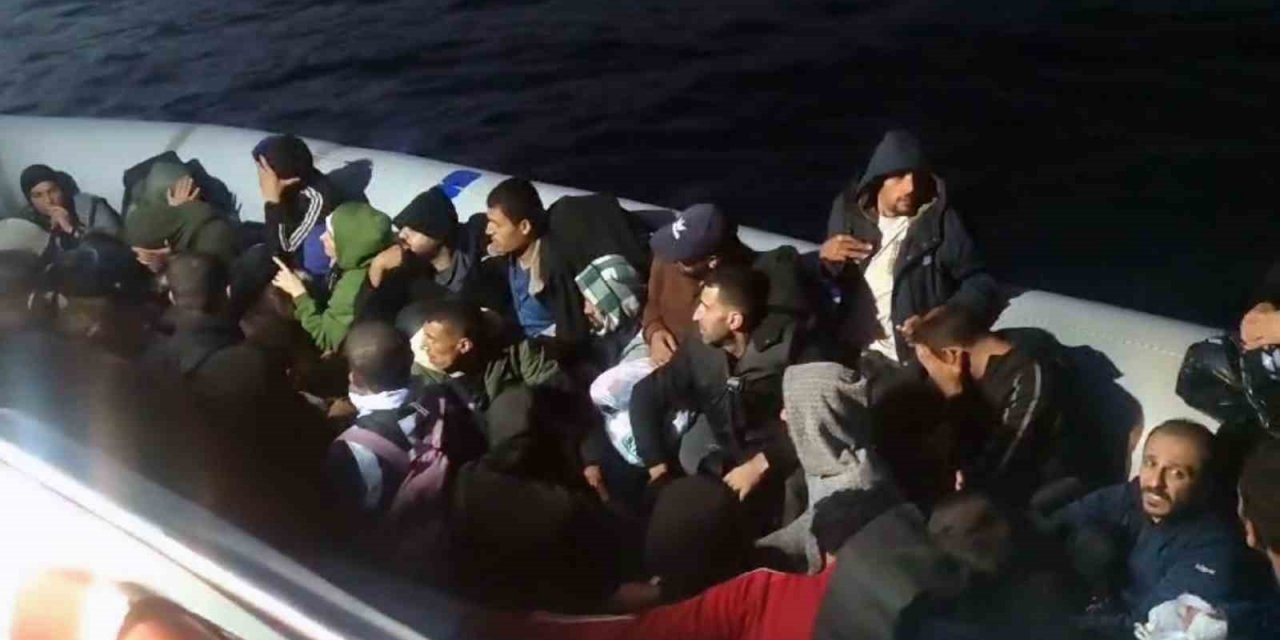 Yunanlılar geri itti, Türk Sahil Güvenlik kurtardı