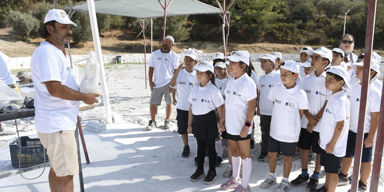 Minik sanatçılar Neopolis’te keyifli vakit geçirdi