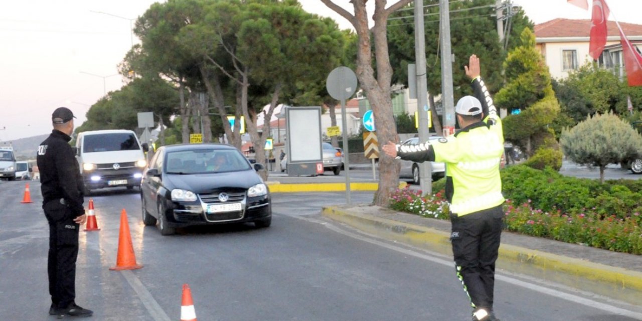 Çeşme’de bir ay içinde çeşitli suçlardan aranan 196 kişi yakalandı