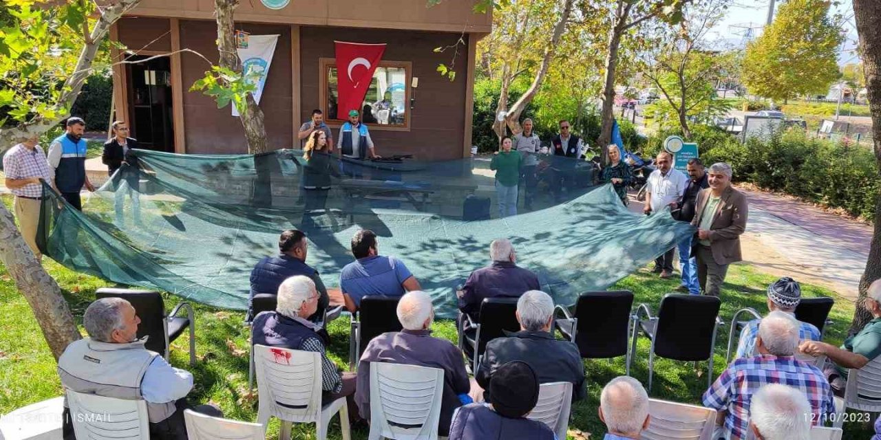 Büyükşehirin zeytin üreticilerine örtü desteği devam ediyor