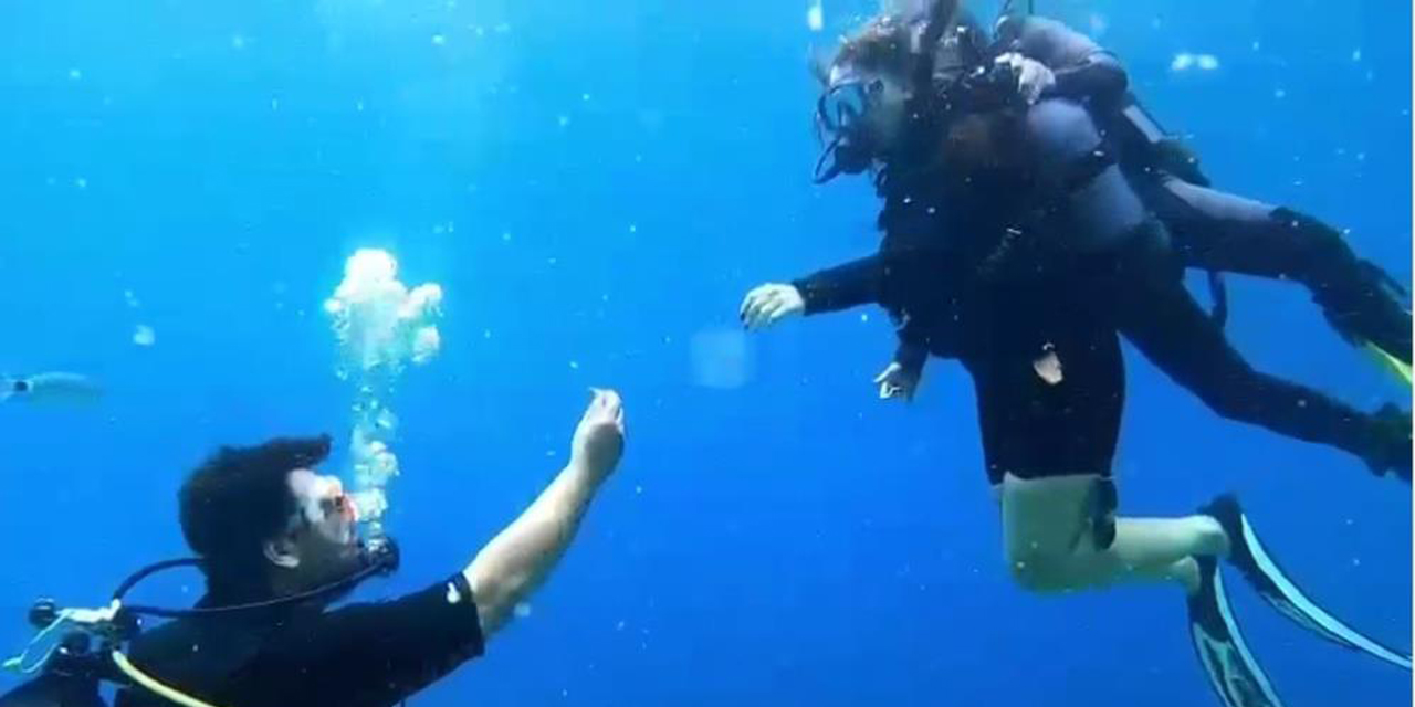 Su altında evlilik teklifi yaptı