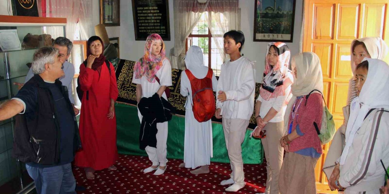 Çinliler Mevleviliği öğreniyor