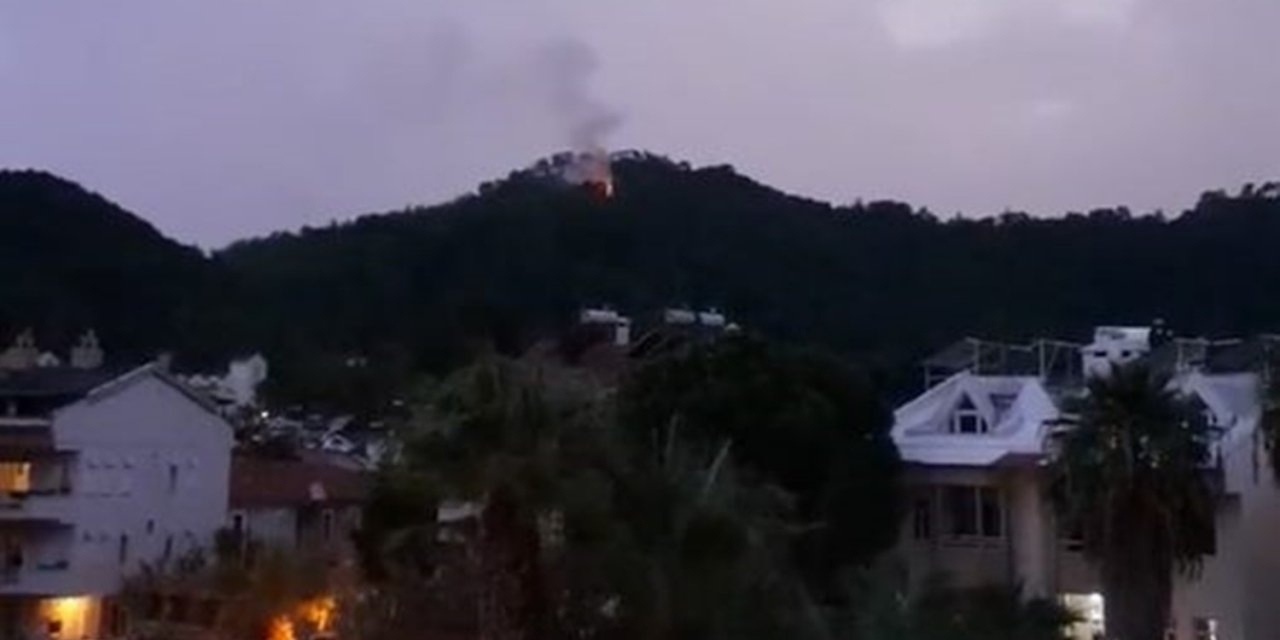 Marmaris’te yıldırım düşmesi sonucu orman yangını çıktı