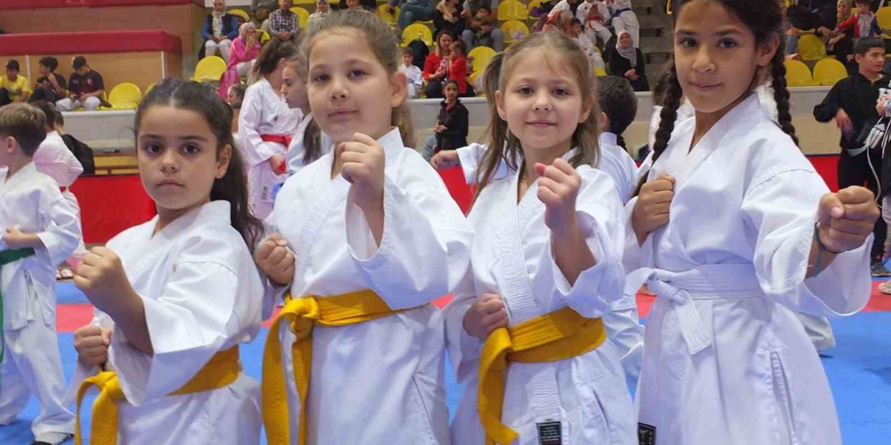 Manisa BBSK Karate Takımı yine zirvede