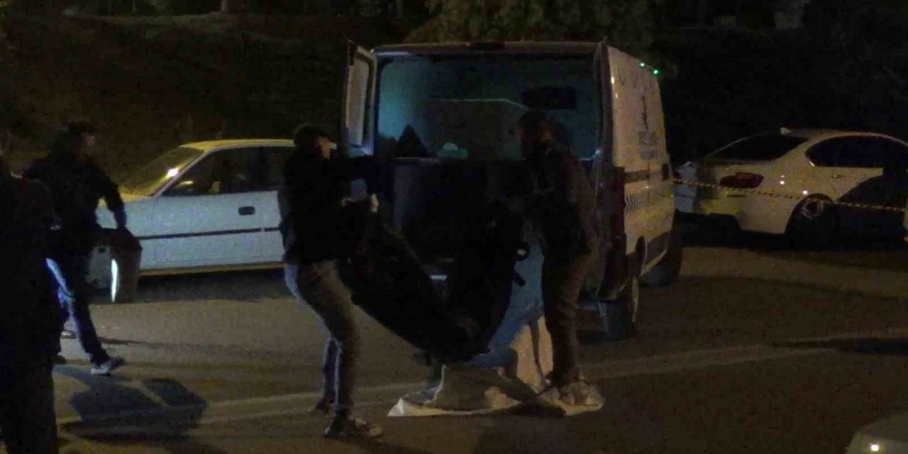 Denizli’de lüks otomobilin çarptığı 2 genç öldü