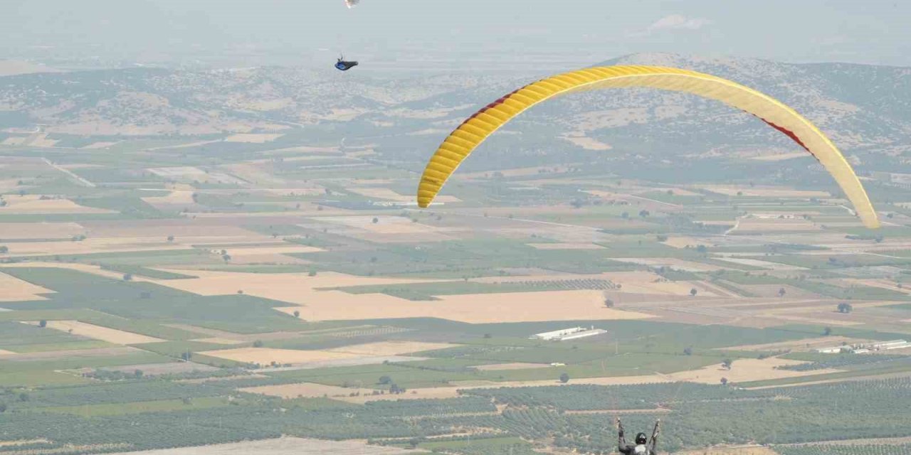 Manisa, paraşüt sporcularının yeni üssü haline geliyor