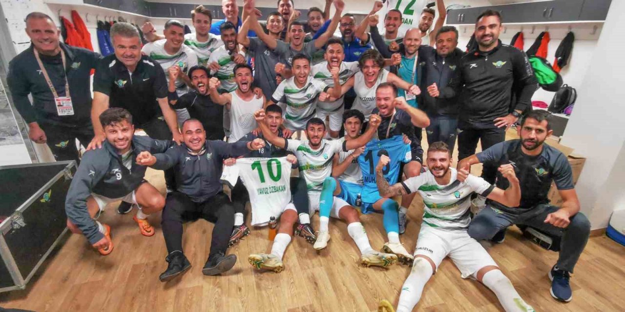 Akhisarspor ilk galibiyetini aldı, Turgutluspor takibini sürdürdü