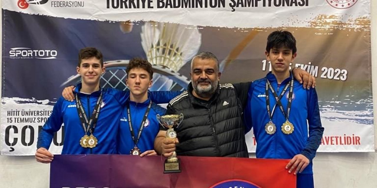 Bergama Belediyesi Badminton Takımı başarıdan başarıya koşuyor