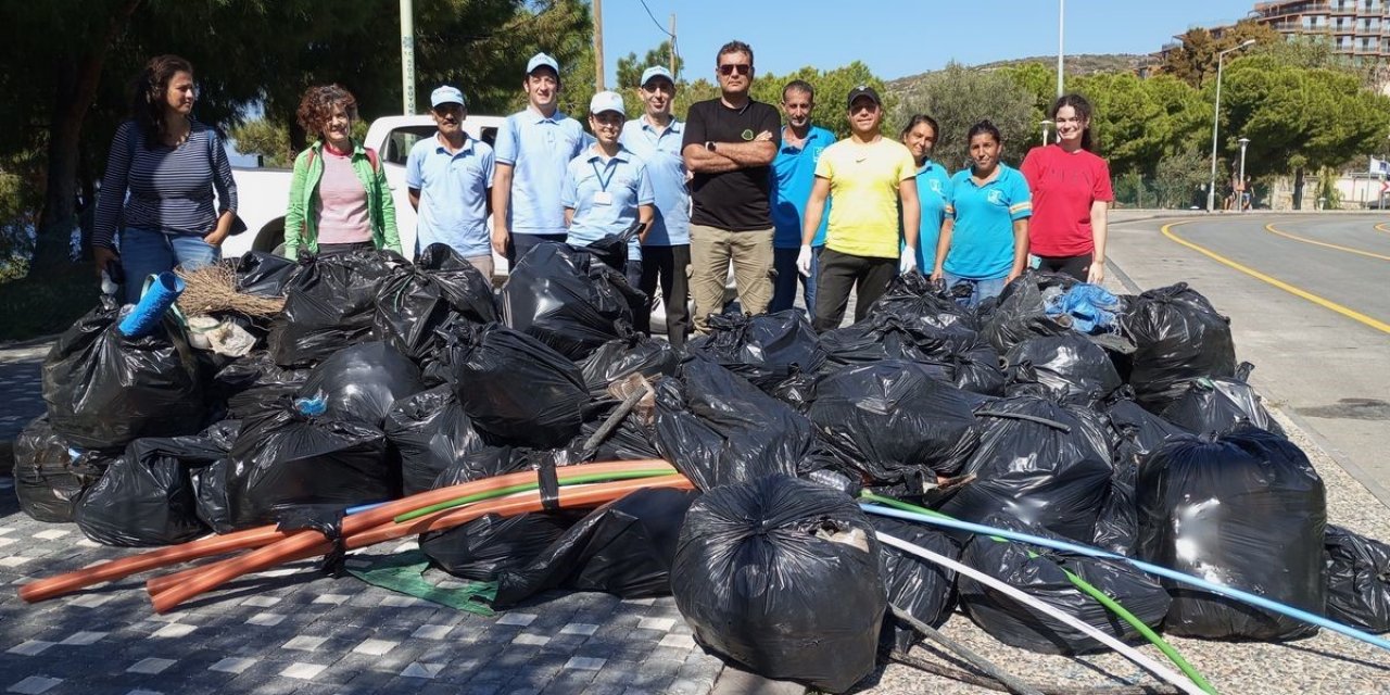 Kuşadası Doğal Botanik Park’tan bir kamyon çöp toplandı
