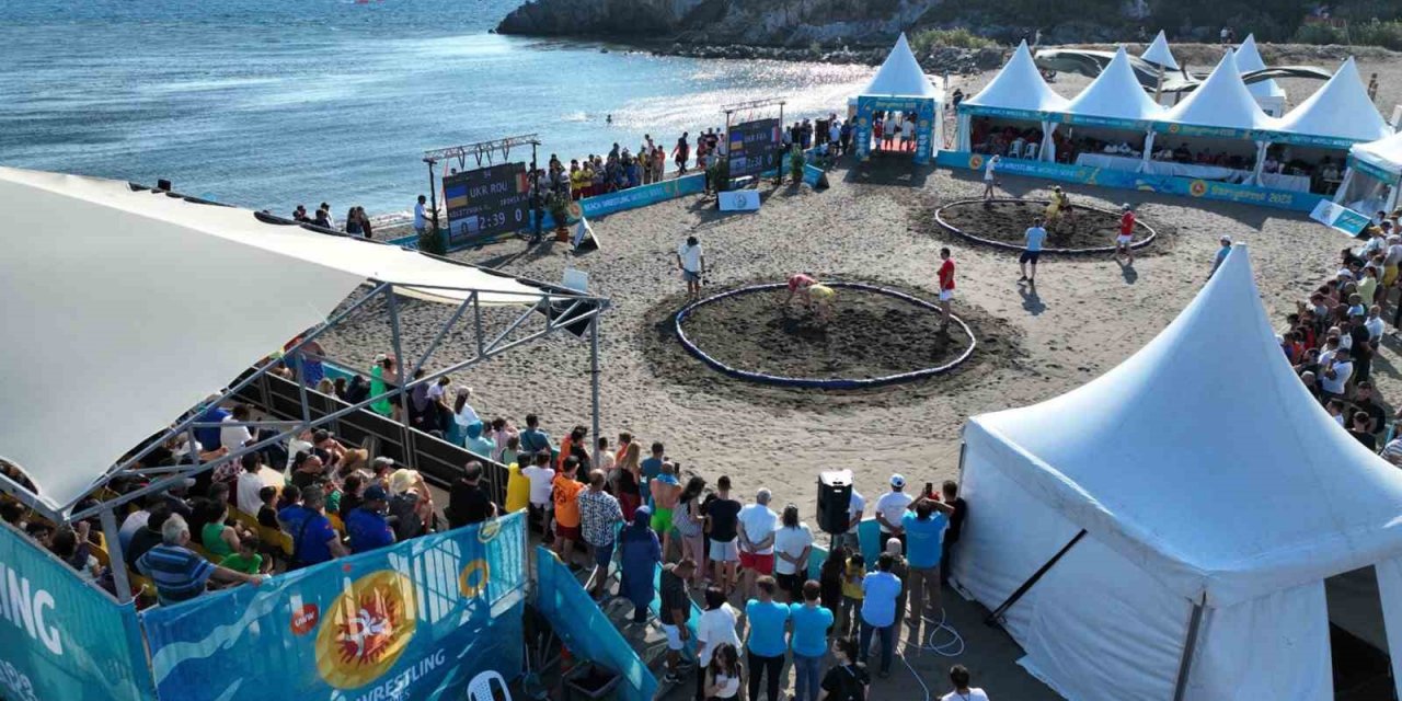 Dünya Plaj Güreşinde 3 altın madalya