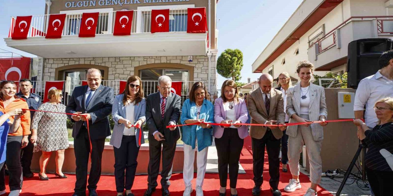 Balçova’da ’Olgun Gençlik Merkezi’ açılışı gerçekleşti