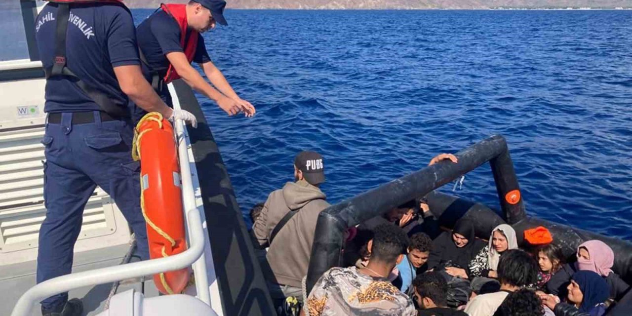 Yunanlıların ölüme ittiği 69 düzensiz göçmen kurtarıldı
