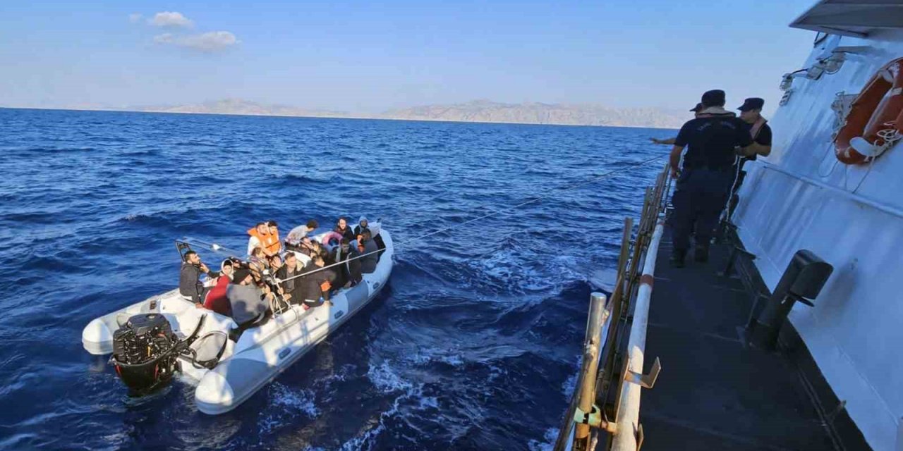 Marmaris’te 53 düzensiz göçmen kurtarıldı