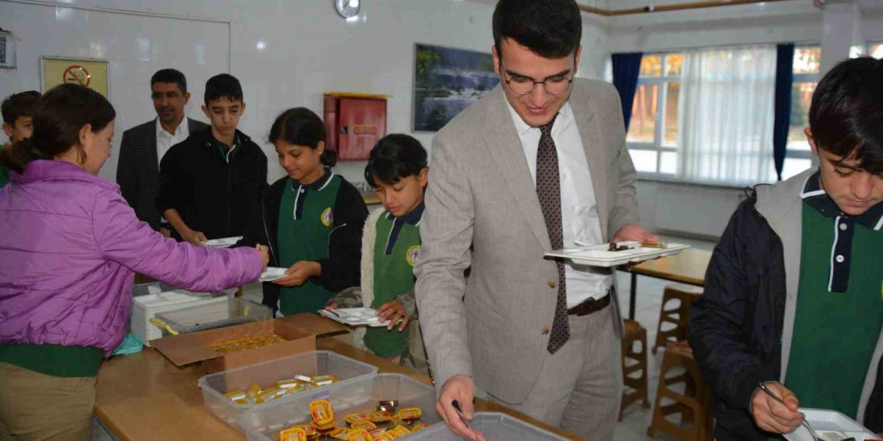 Kaymakam Okumuş, öğrencilerle kahvaltıda buluştu
